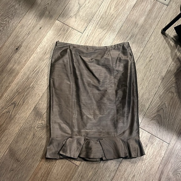 ARMANI COLLEZIONI | silk bronze ruffle skirt, size 6 - Picture 4 of 4
